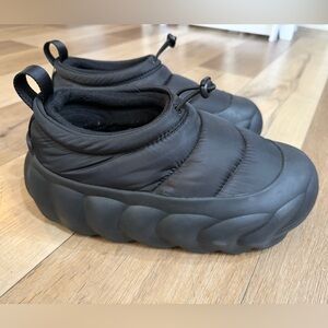 Crocs Overpuff Shorty Slip-Ons Black size W11 / M9